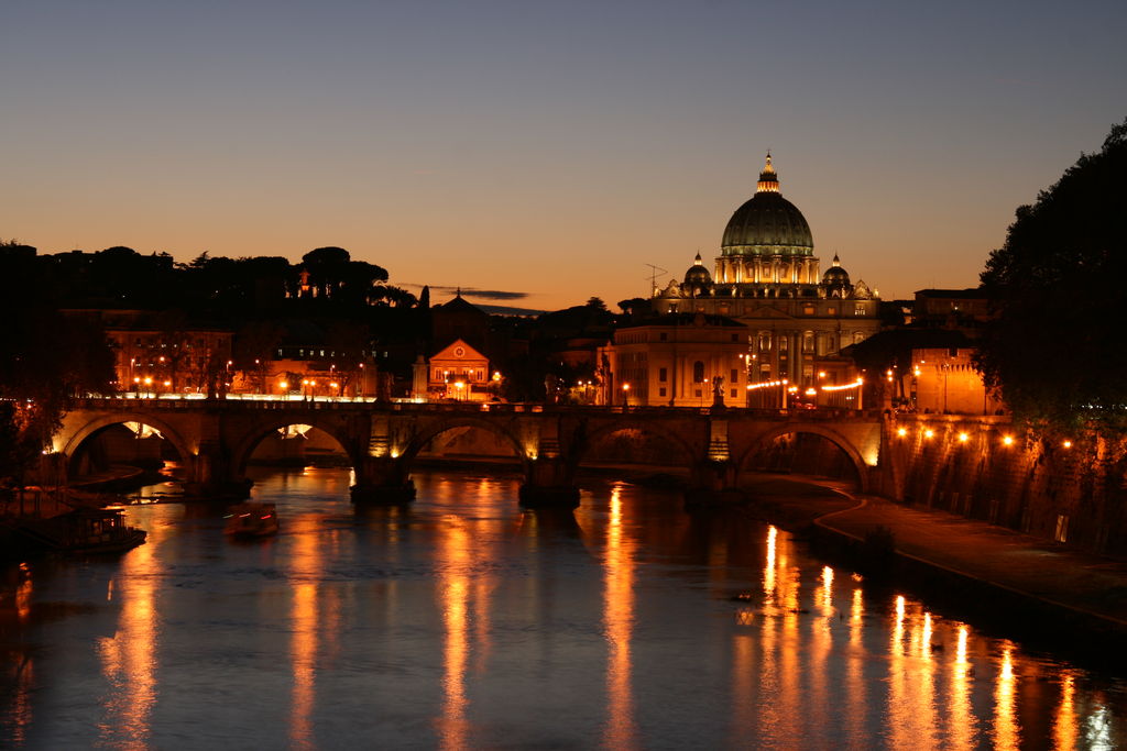 Рим и Свети Петър през нощта